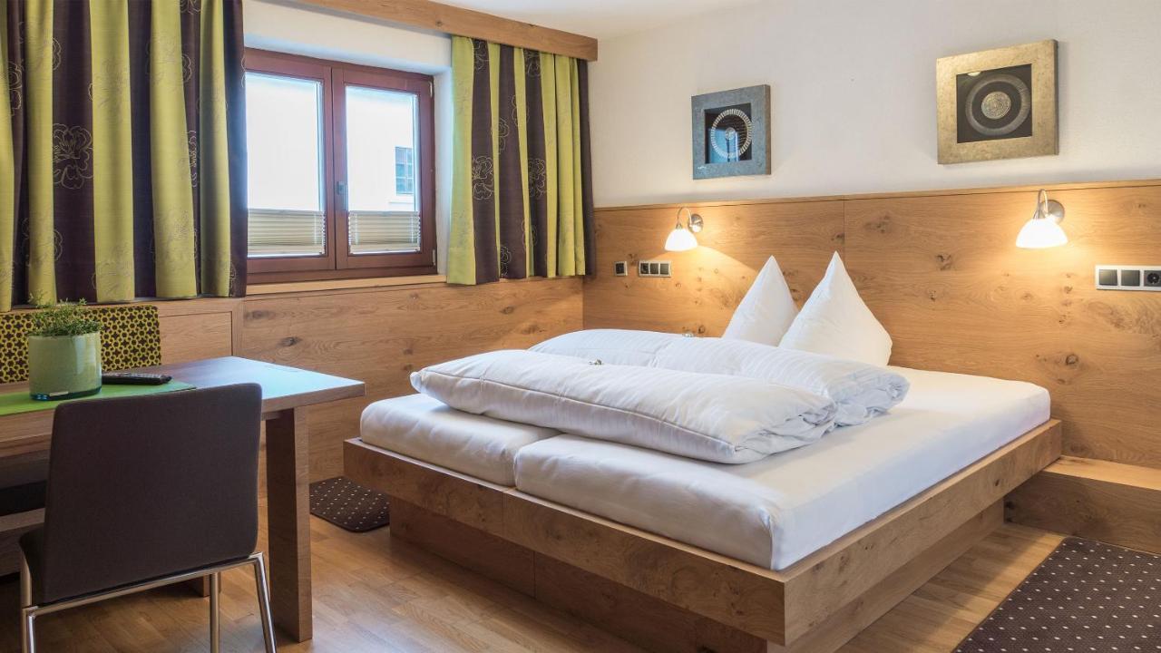 Haus Battisti Hotel ซังคท์อันทอนอัมอาร์ลแบร์ก ภายนอก รูปภาพ