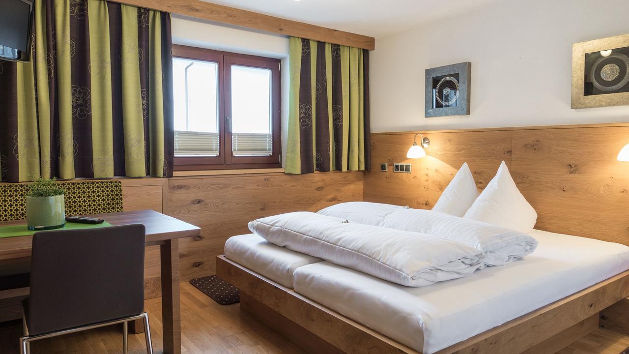 Haus Battisti Hotel ซังคท์อันทอนอัมอาร์ลแบร์ก ภายนอก รูปภาพ